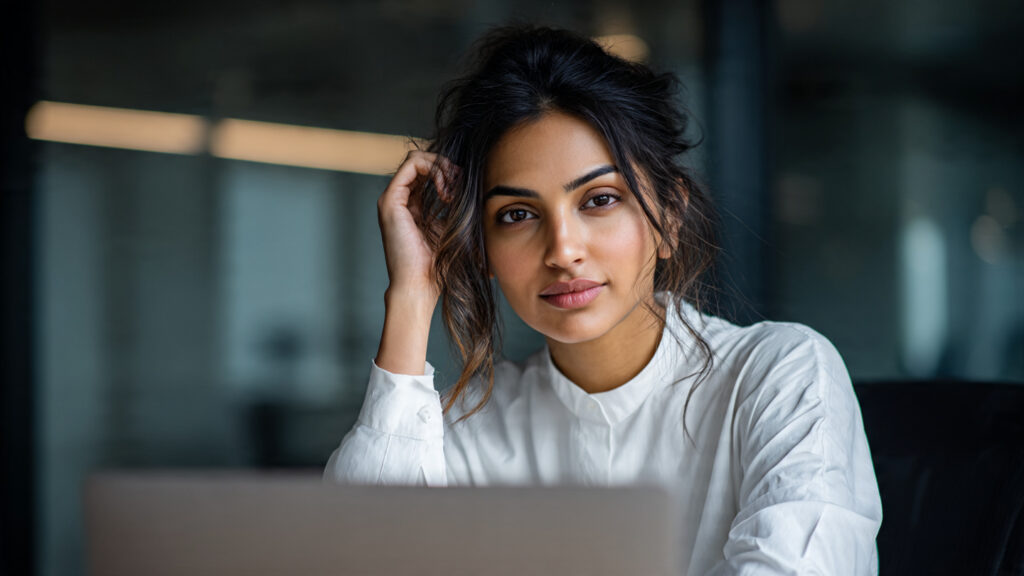 Freelancer vs Agency: Website किससे बनवाएं? (2026 गाइड)